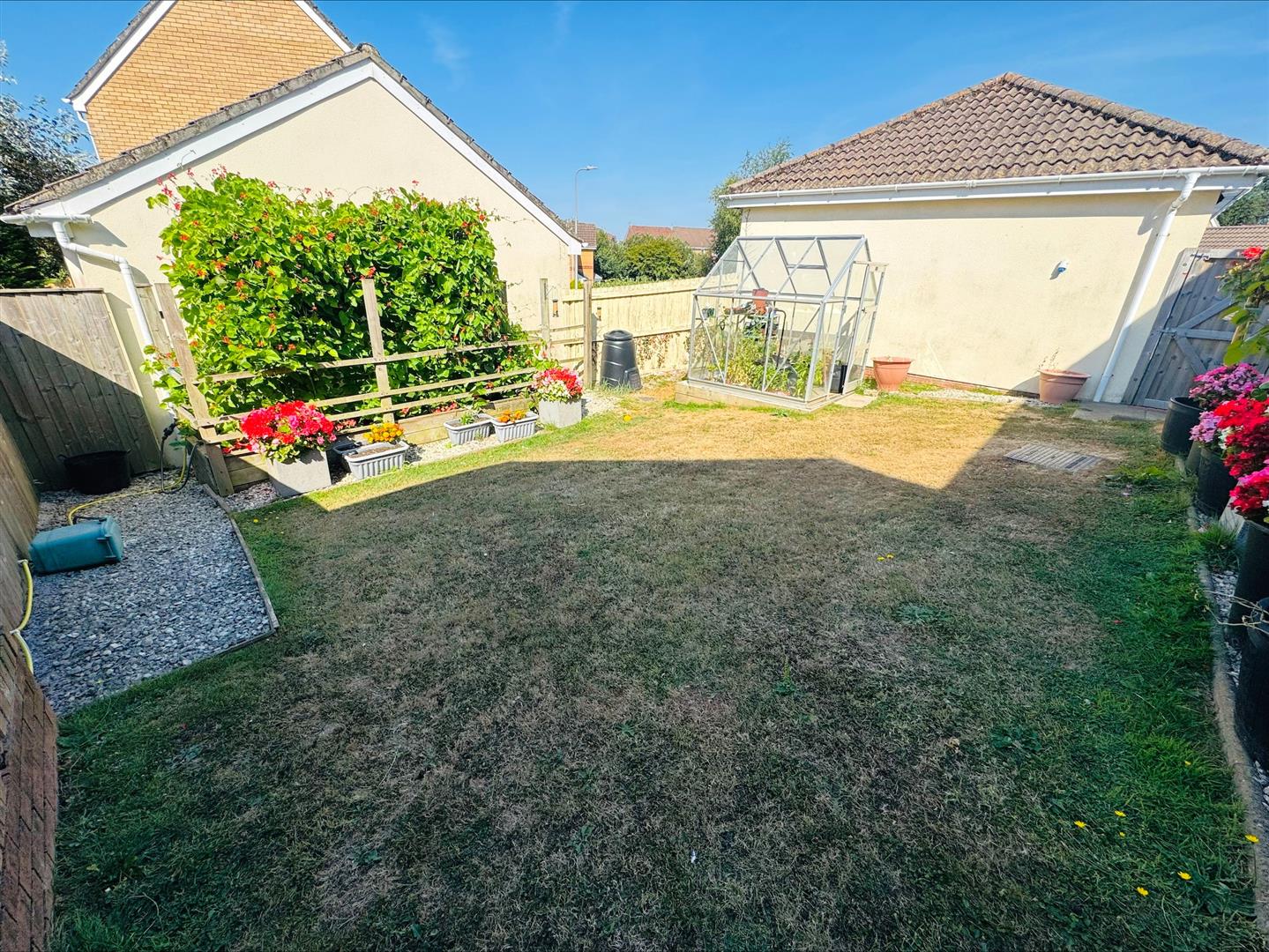 Clos Bryn Haul, Llwynhendy, Llanelli, SA14 9DZ